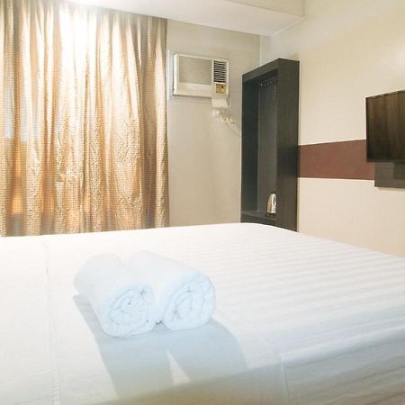 Lorenzzo Suites Hotel Makati City Exterior foto