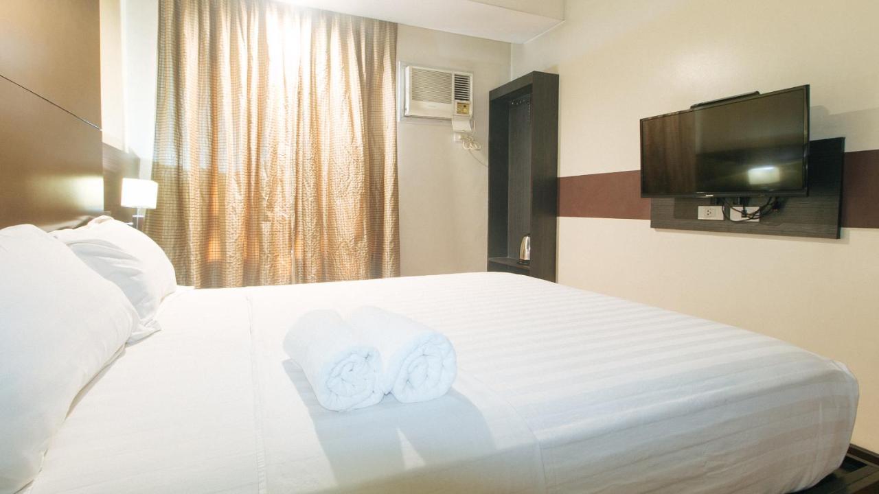 Lorenzzo Suites Hotel Makati City Exterior foto