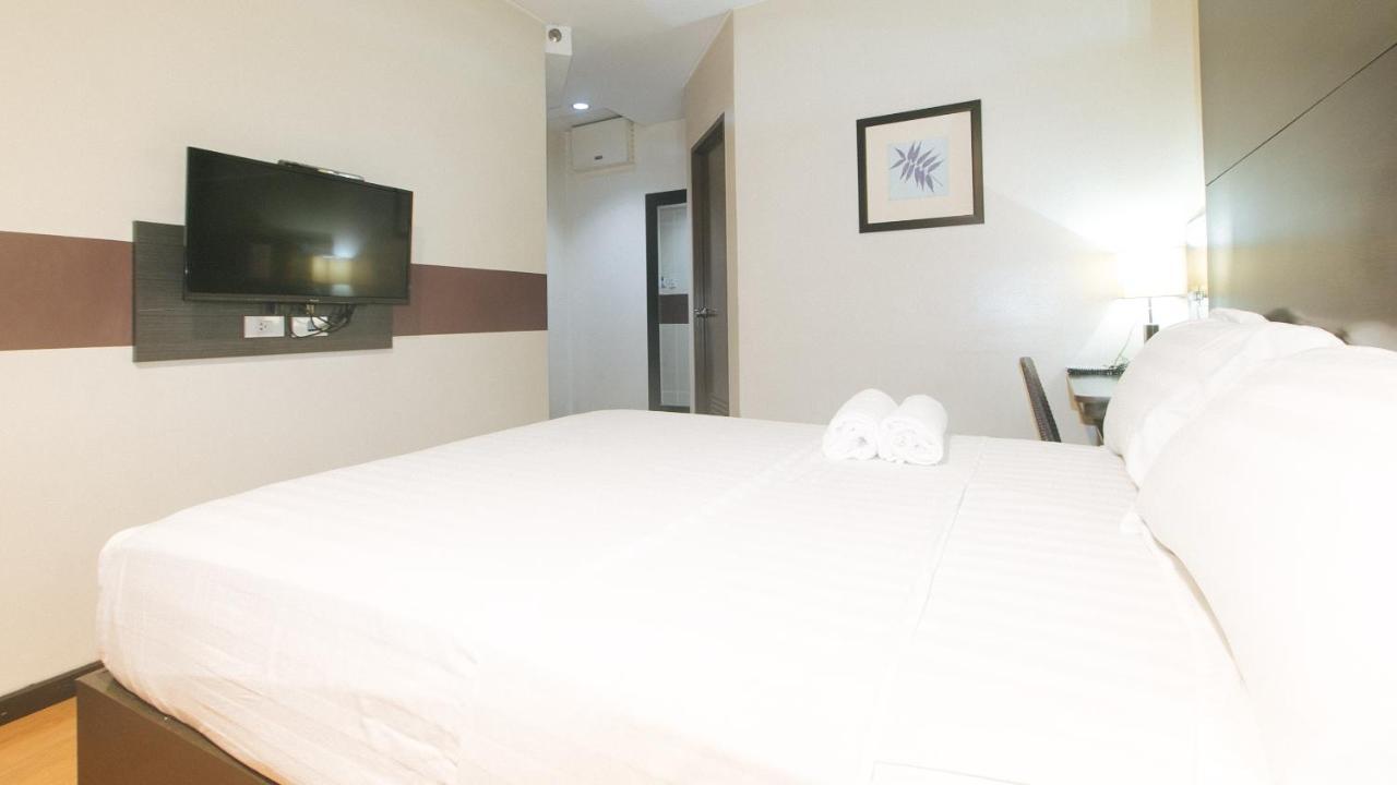Lorenzzo Suites Hotel Makati City Exterior foto