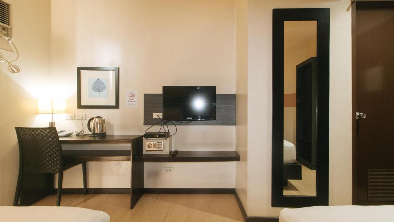 Lorenzzo Suites Hotel Makati City Exterior foto