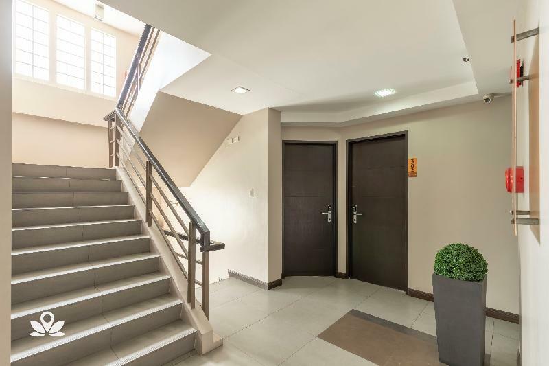 Lorenzzo Suites Hotel Makati City Exterior foto